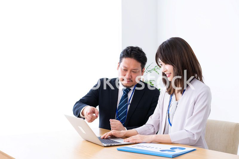 新入社員の教育をする上司