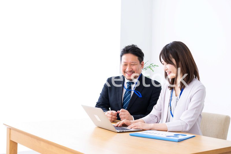 新入社員の教育をする上司