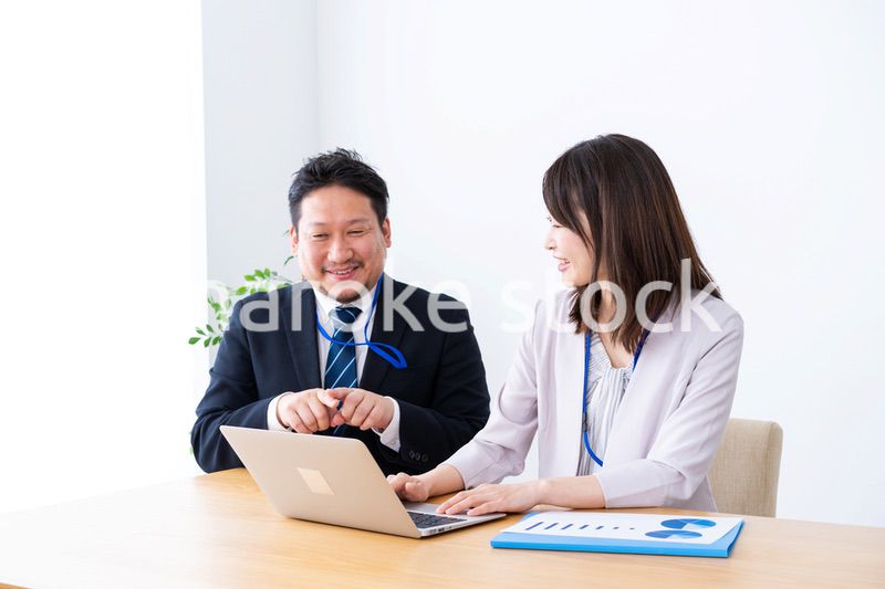 新入社員の教育をする上司