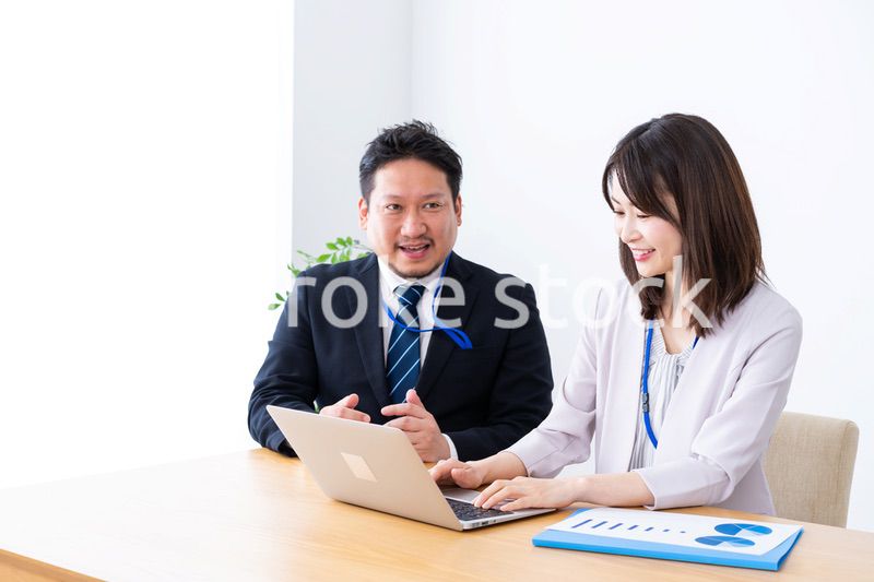 新入社員の教育をする上司