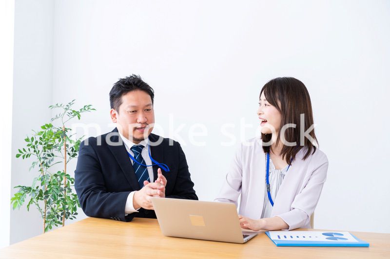 新入社員の教育をする上司