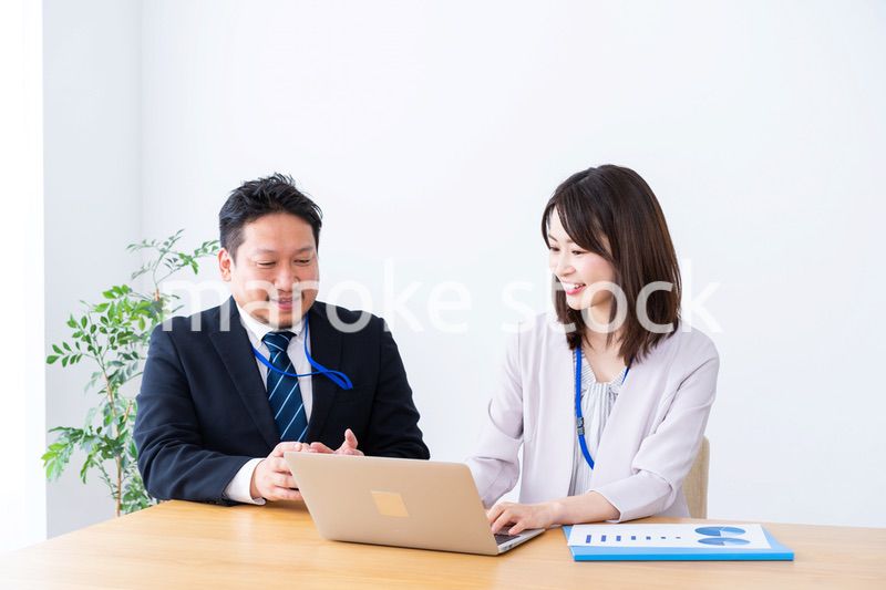 新入社員の教育をする上司