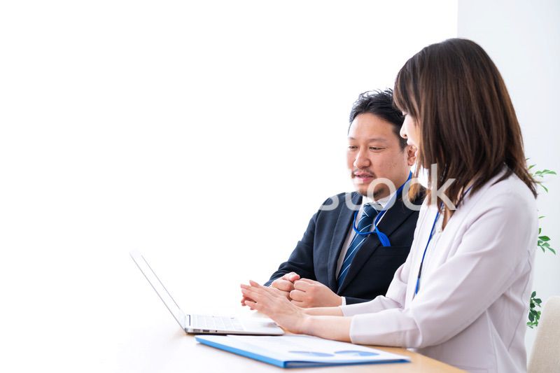 新入社員の教育をする上司