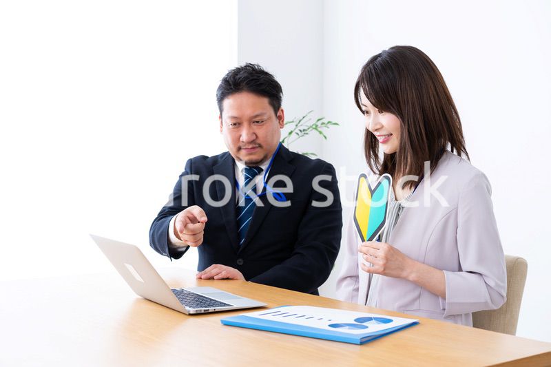 新入社員の教育をする上司