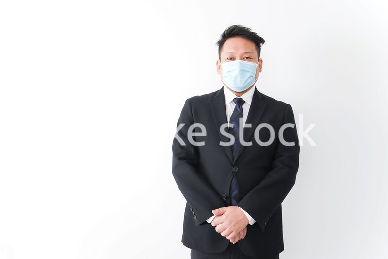 マスクをしたビジネスマン