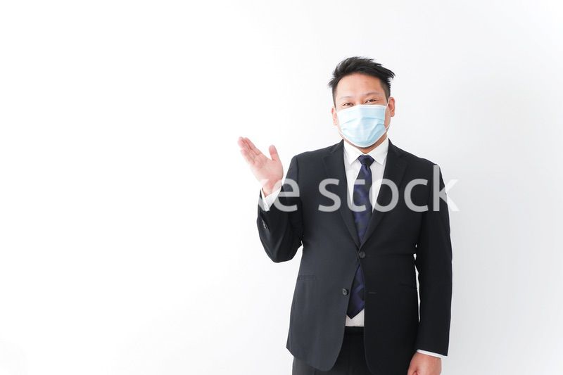 マスクをしたビジネスマン