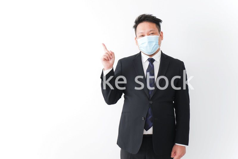 マスクをしたビジネスマン