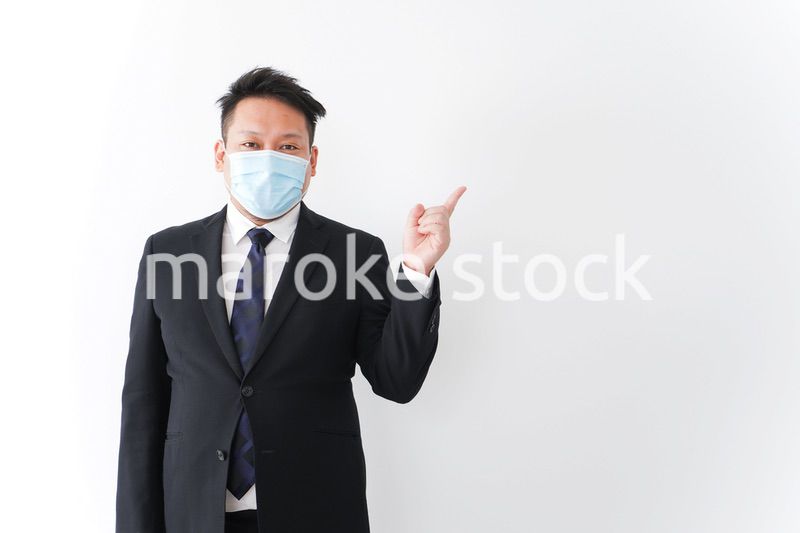 マスクをしたビジネスマン