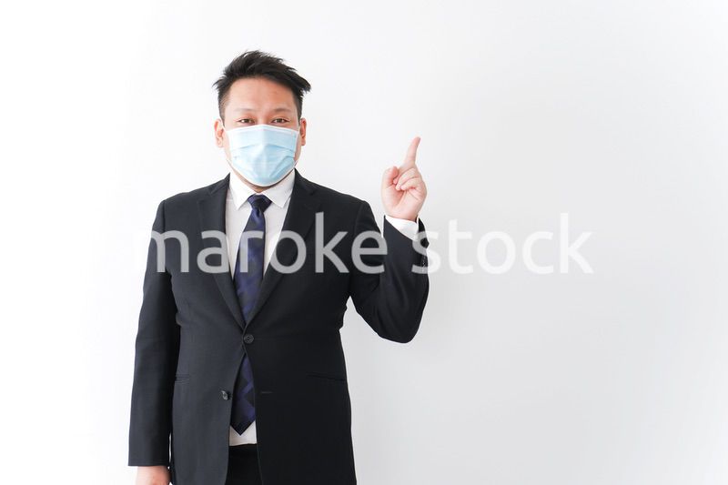 マスクをしたビジネスマン