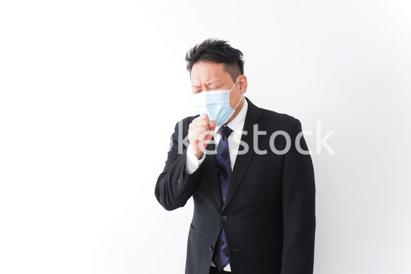 体調に不安を感じるビジネスマン