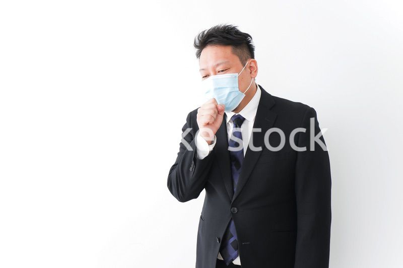 体調に不安を感じるビジネスマン