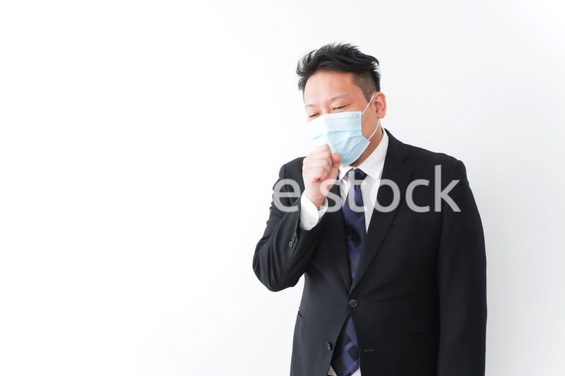 体調に不安を感じるビジネスマン