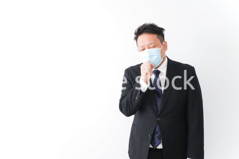 体調に不安を感じるビジネスマン