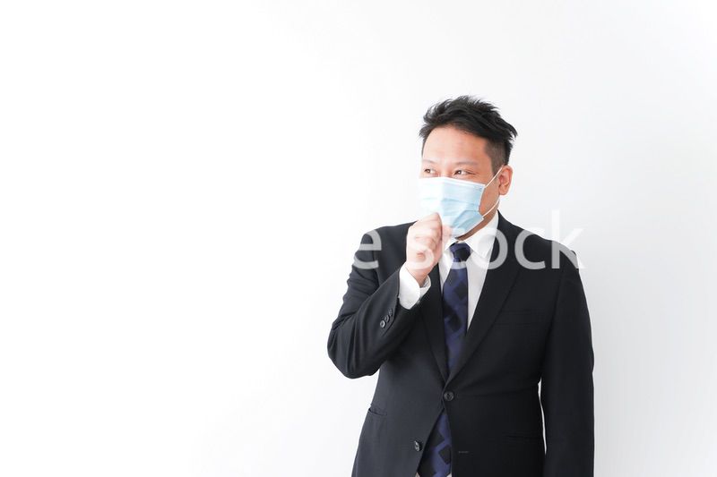 体調に不安を感じるビジネスマン