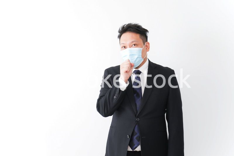 体調に不安を感じるビジネスマン