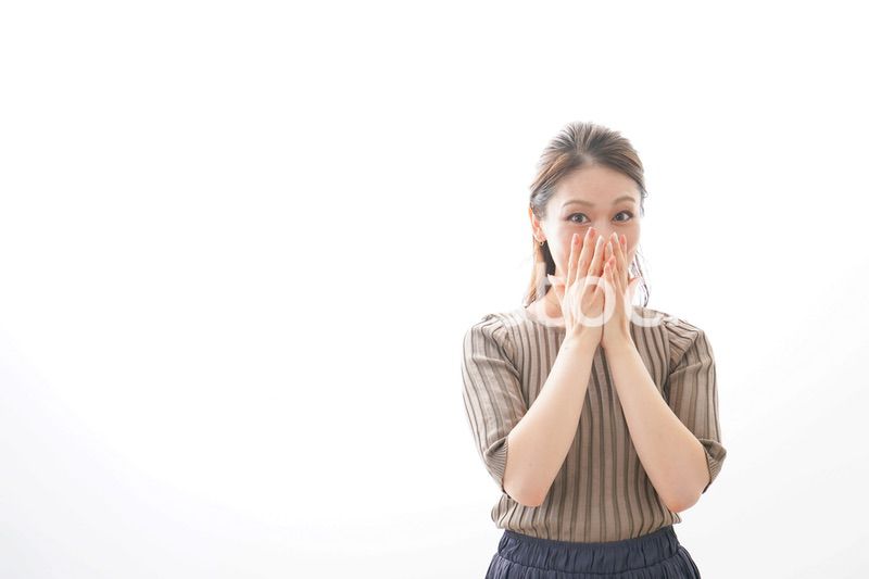 大喜びする若いビジネスウーマン