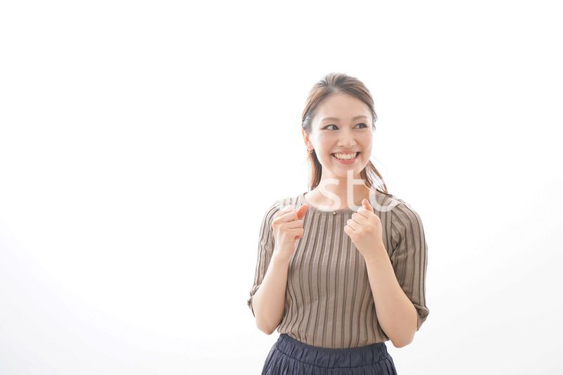 大喜びする若いビジネスウーマン