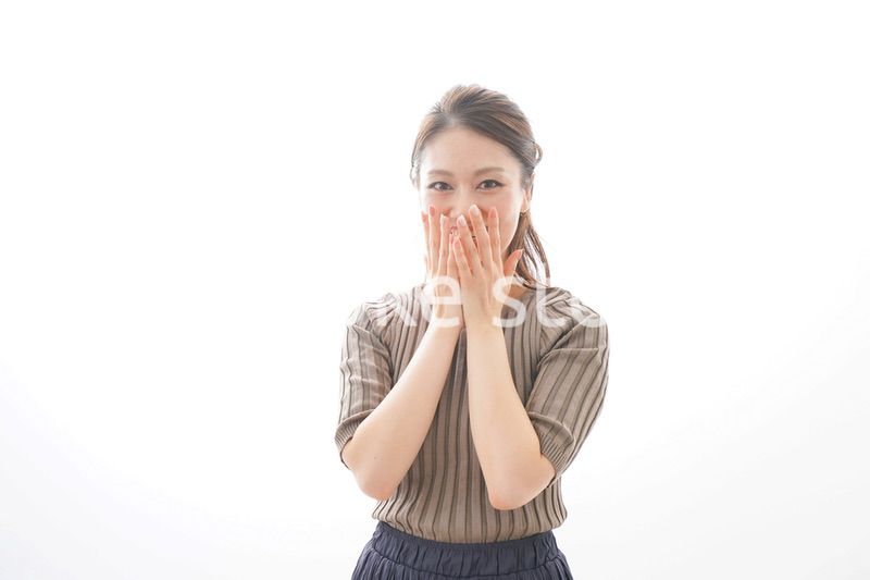 大喜びする若いビジネスウーマン