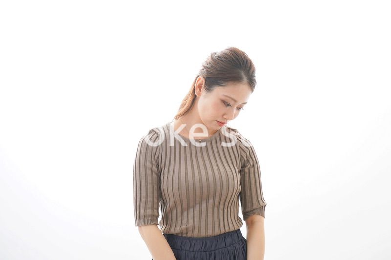 怒る若いビジネスウーマン