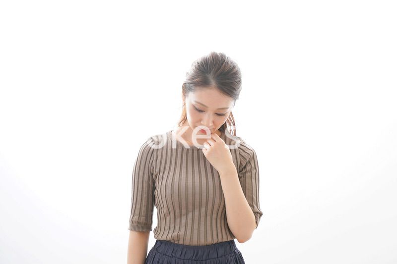 怒る若いビジネスウーマン