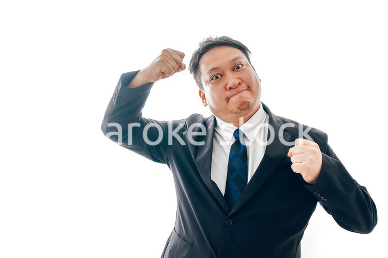 暴力を振るう中年男性