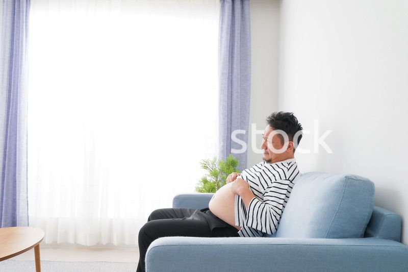 食べ過ぎで肥満体型の男性