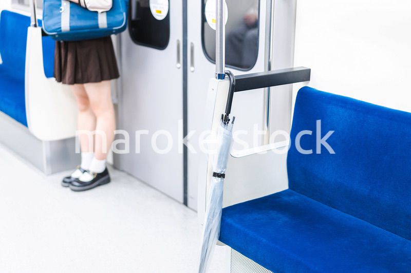 電車車内に忘れ去られた傘