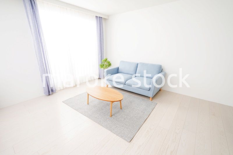 誰もいないシンプルな部屋