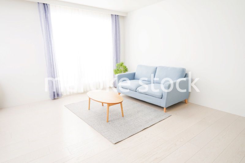 誰もいないシンプルな部屋