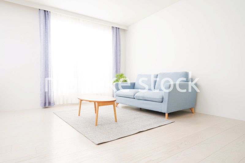 誰もいないシンプルな部屋