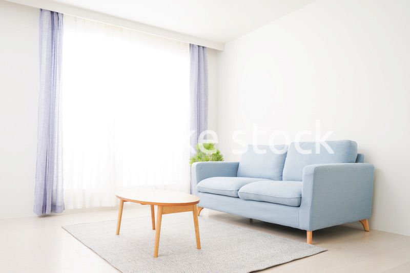 誰もいないシンプルな部屋