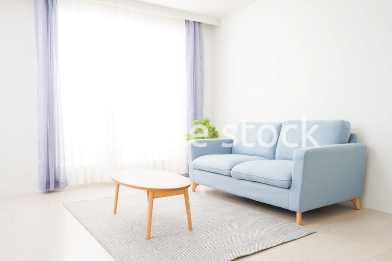 誰もいないシンプルな部屋