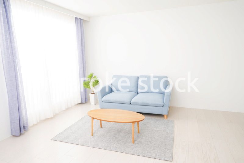 誰もいないシンプルな部屋