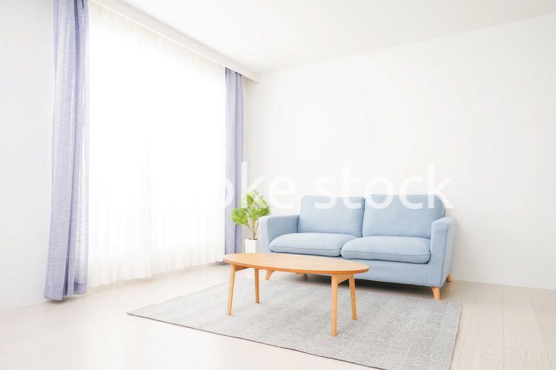 誰もいないシンプルな部屋