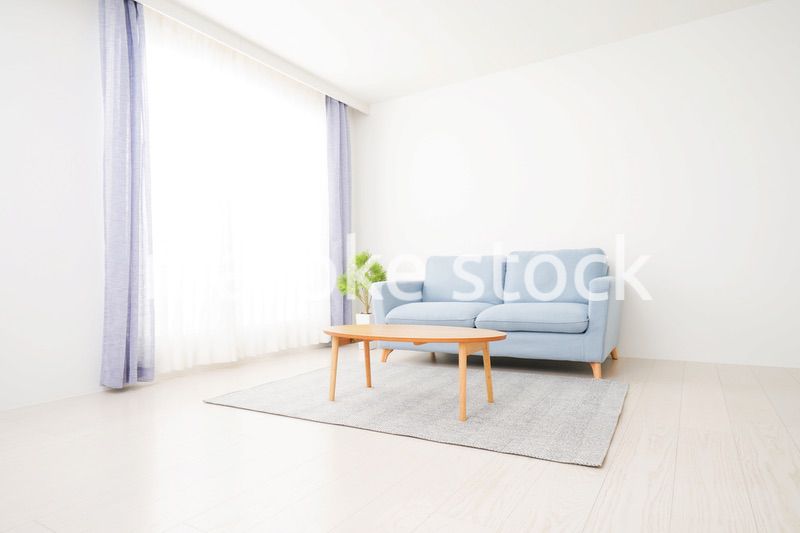 誰もいないシンプルな部屋