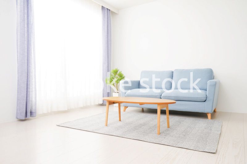 誰もいないシンプルな部屋