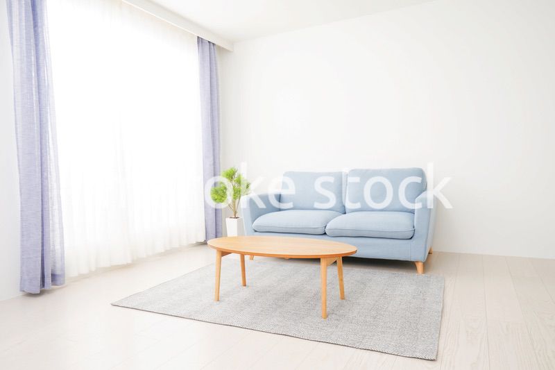 誰もいないシンプルな部屋