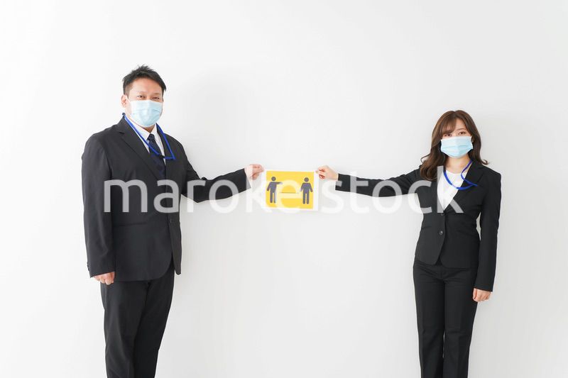 ソーシャルディスタンスを確保するビジネスパーソン