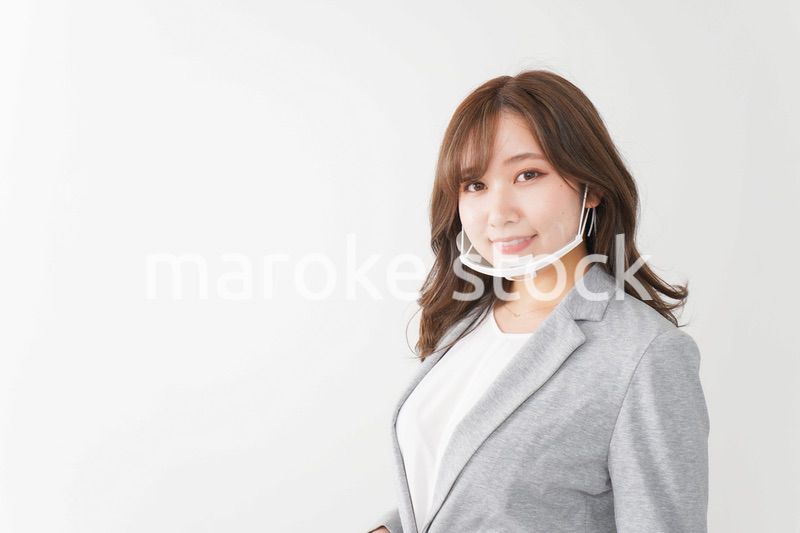 マウスガードをつけた若い女性