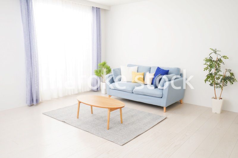 誰もいないシンプルな部屋