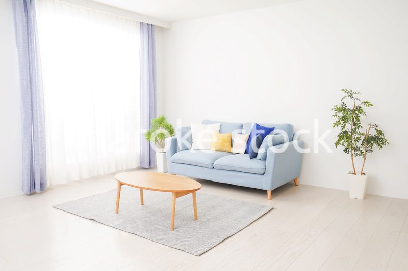 誰もいないシンプルな部屋