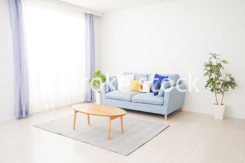 誰もいないシンプルな部屋