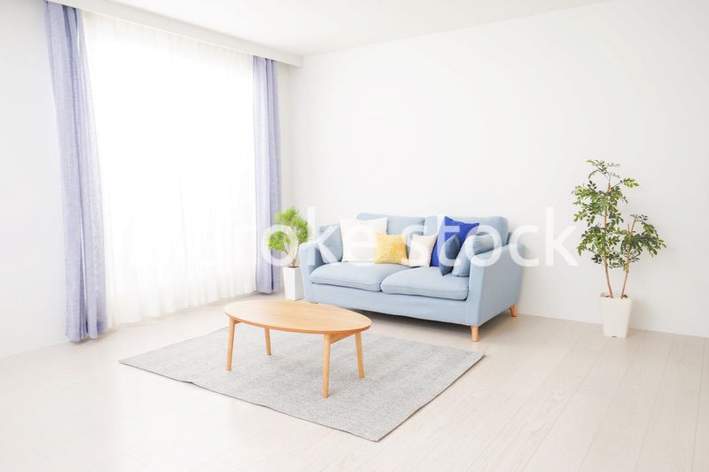 誰もいないシンプルな部屋