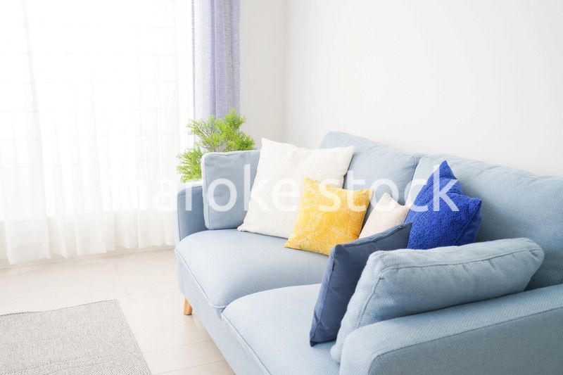 誰もいないシンプルな部屋