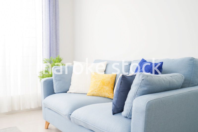 誰もいないシンプルな部屋