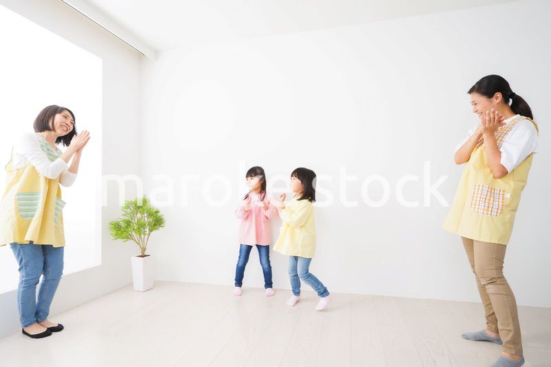 こども園で遊ぶ子どもたち