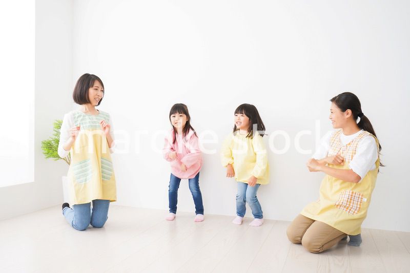 こども園で遊ぶ子どもたち