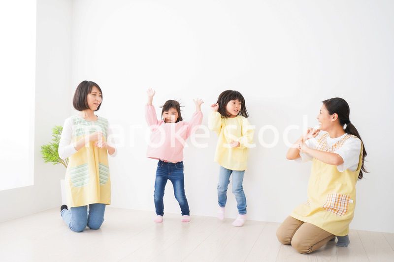 こども園で遊ぶ子どもたち