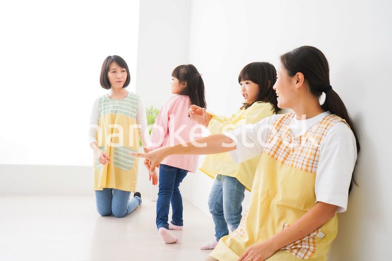 こども園で遊ぶ子どもたち