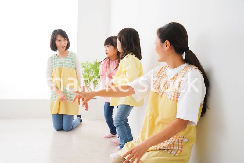 こども園で遊ぶ子どもたち